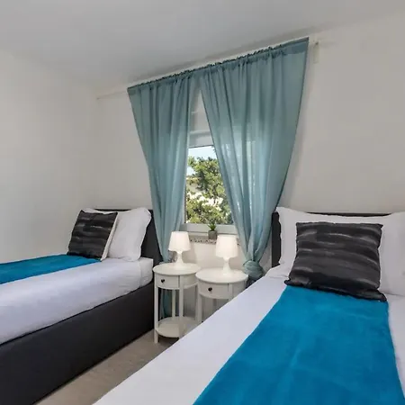 With A Beautiful View Villa *